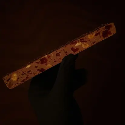 Torrone de cereja com chocolate intenso e nibs de cacau